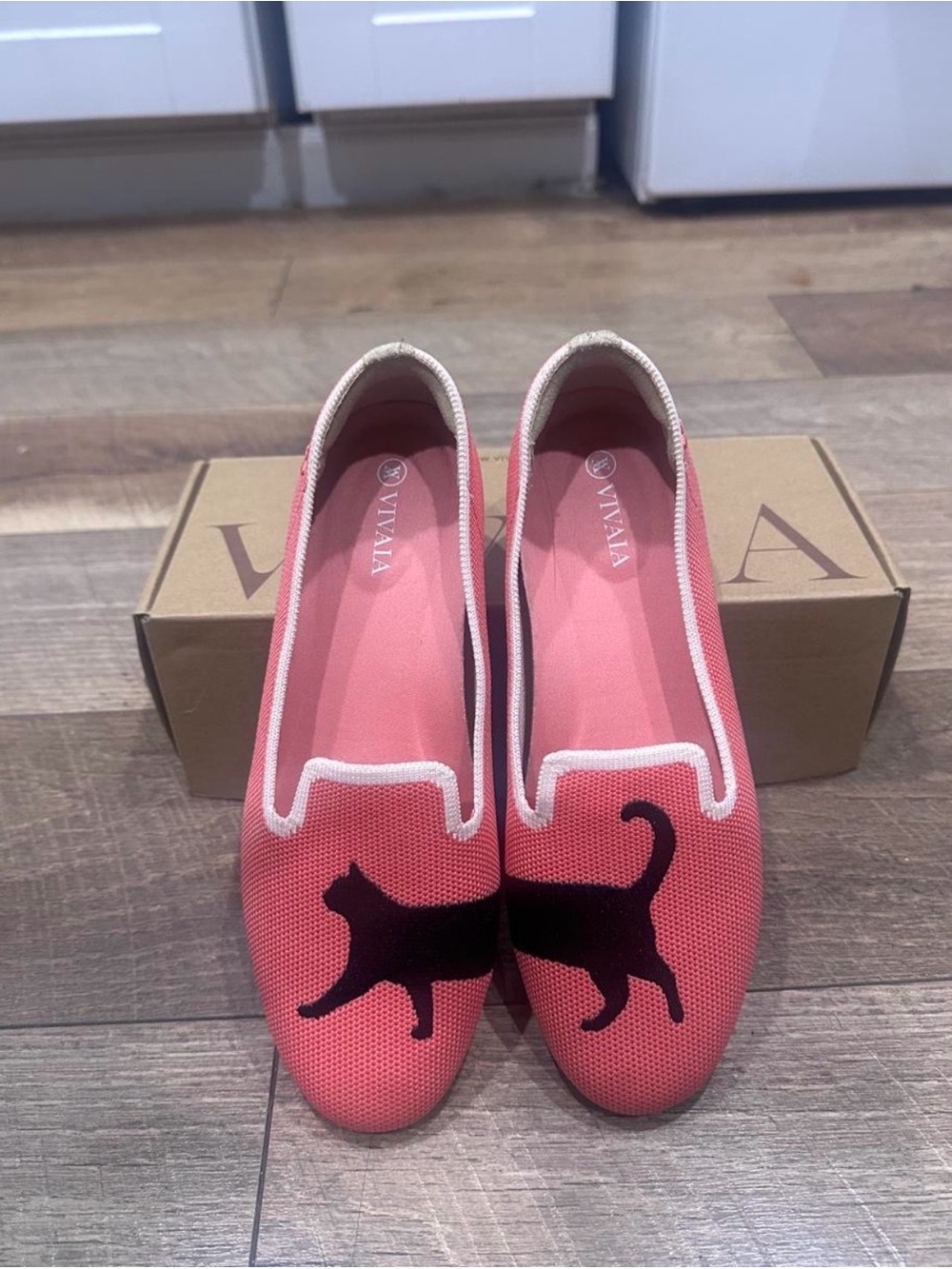 VIVAIA Audrey Coral Pink Ballet Flats Loafers BLACK CAT Size 6.5